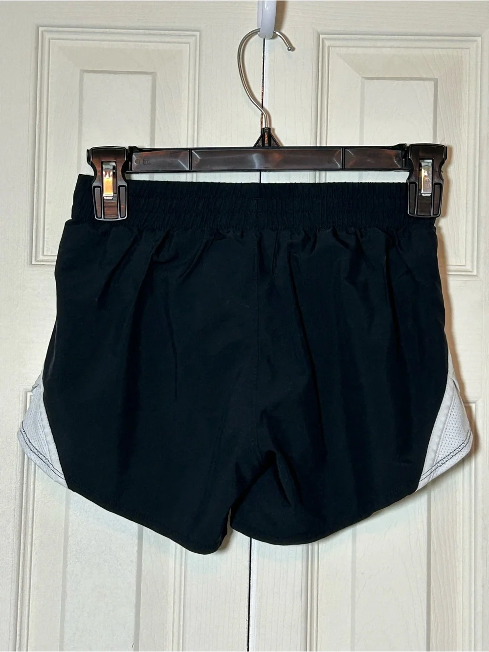 Under Armour Boys' Youth M Loose Fit Swim Trunks Black/ White
